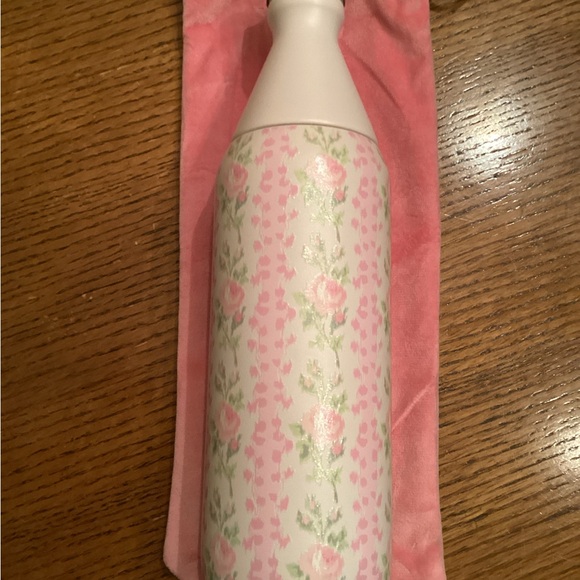 COPY - New Stanley x LoveShackFancy All Day Slim Bottle 20 Oz Pink Blooming Hei… - Picture 4 of 5